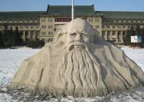 金屬雕塑具有現實(shí)意義的載體