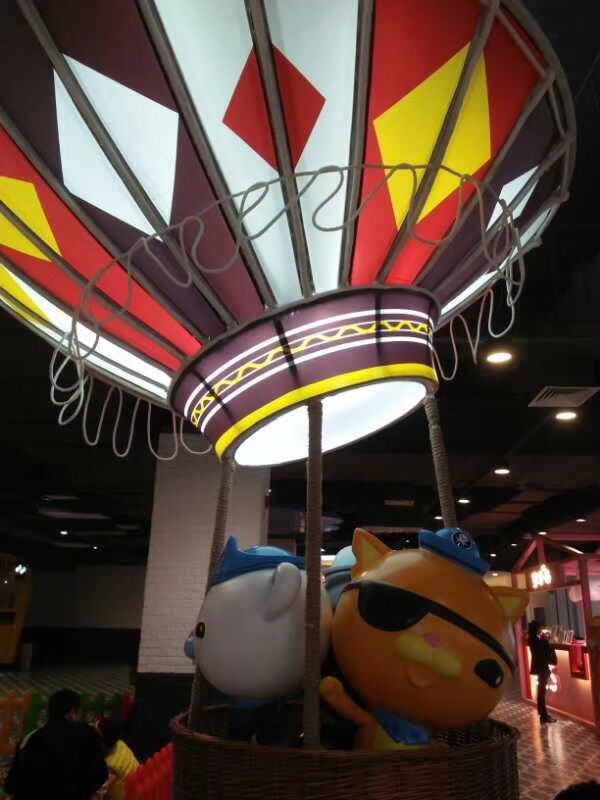 萬(wàn)達海底小縱隊雕塑