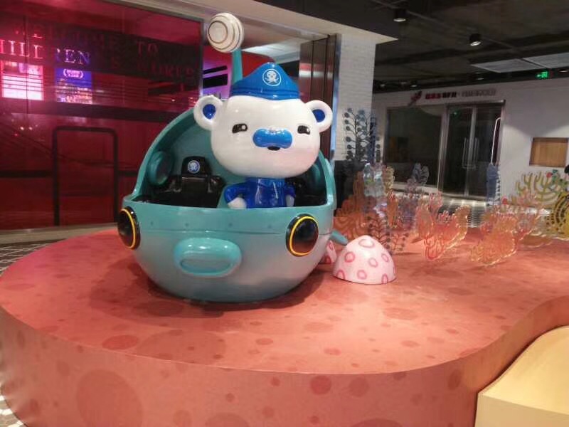 萬(wàn)達海底小縱隊雕塑