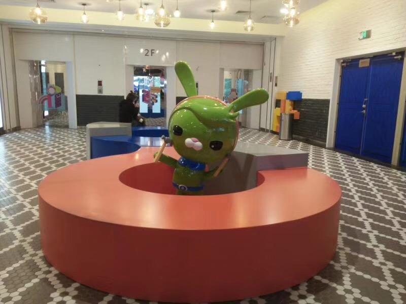 萬(wàn)達海底小縱隊雕塑