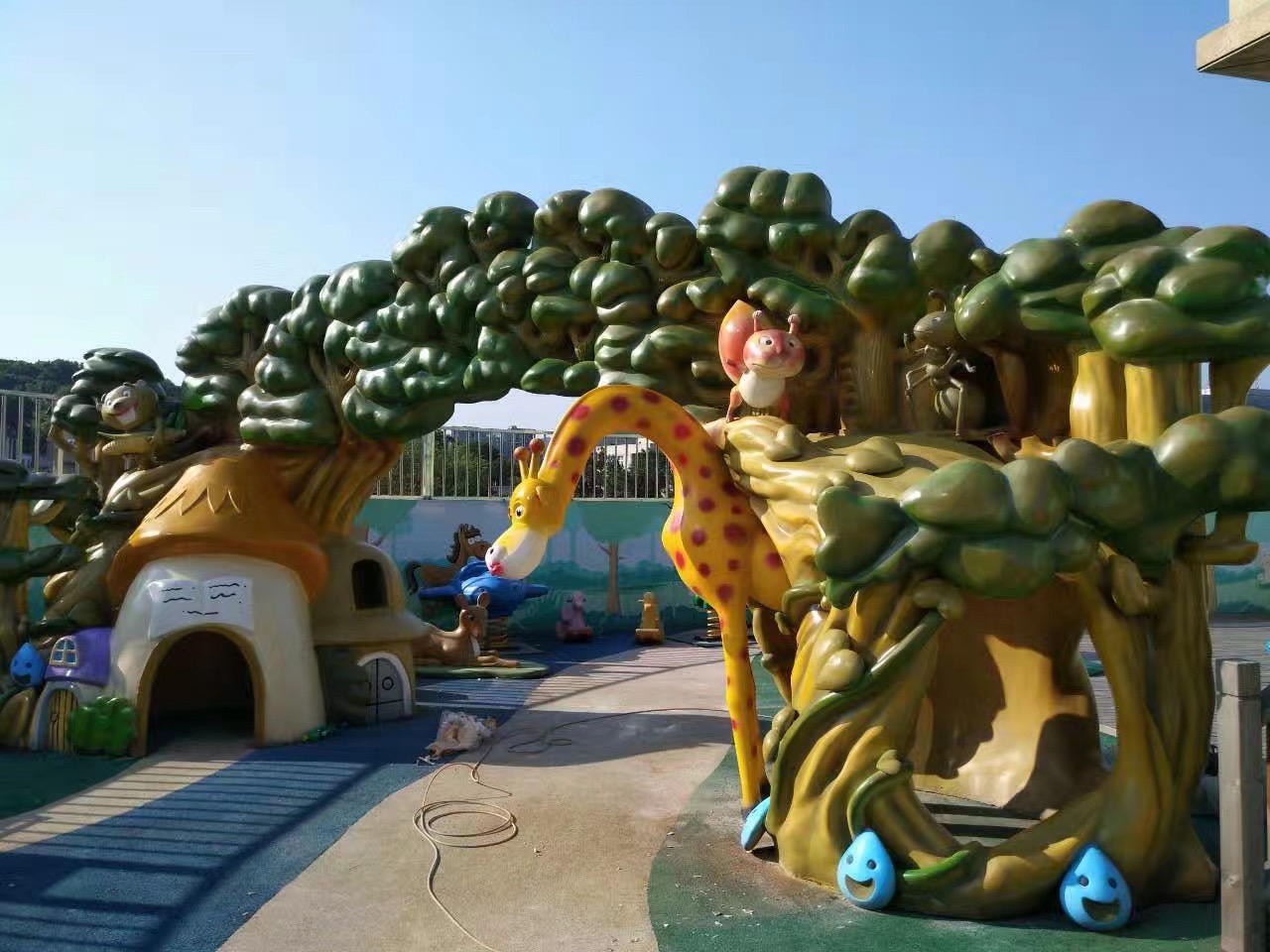 玻璃鋼長(cháng)頸鹿雕塑