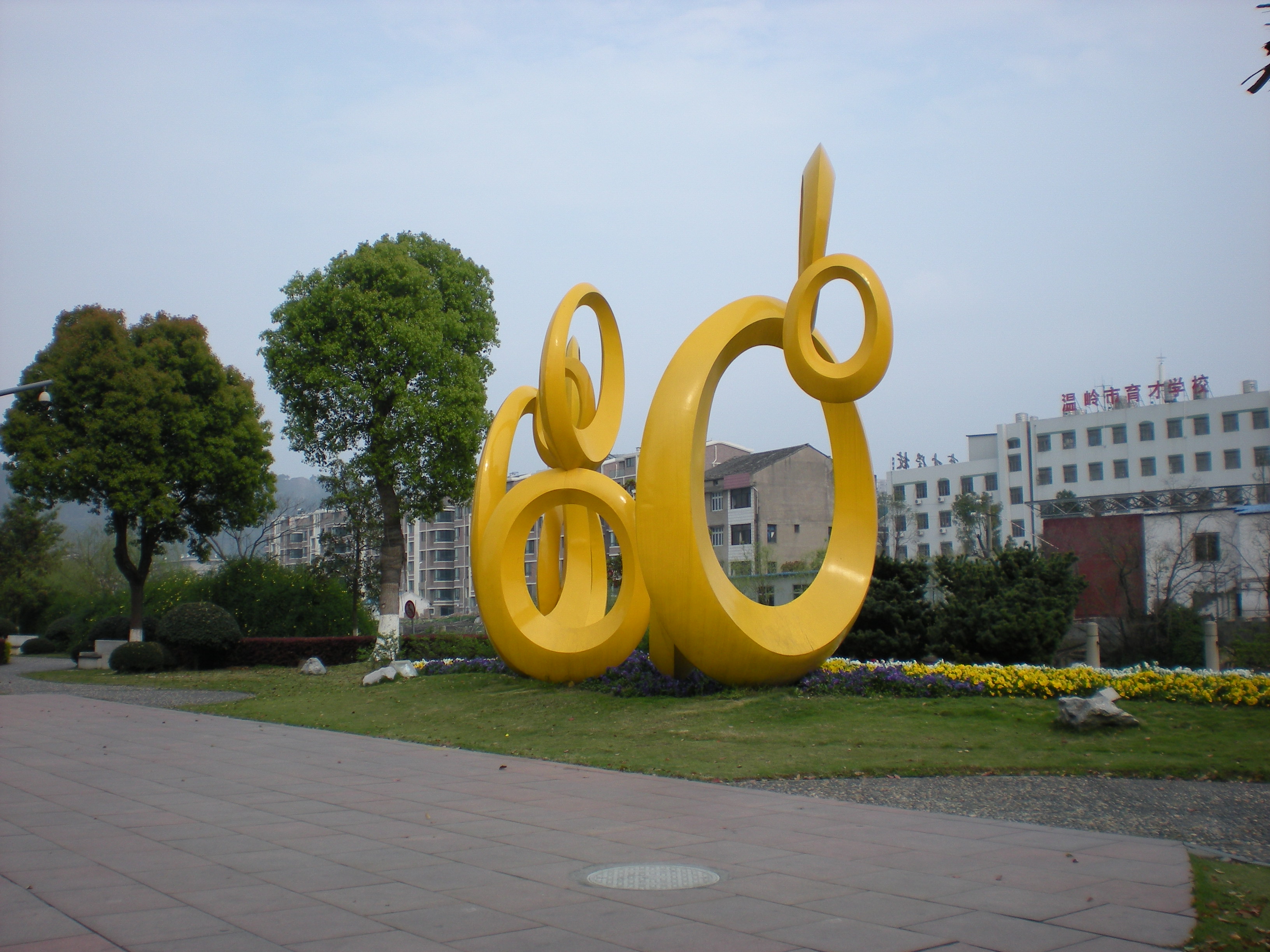 不銹鋼雕塑在市場(chǎng)上應用率高的原因