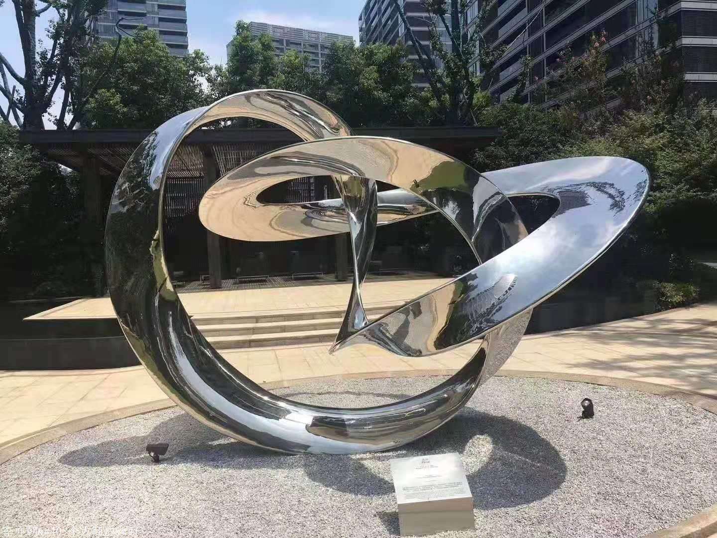 為什么說(shuō)不銹鋼雕塑意義非凡？不銹鋼雕塑有哪些優(yōu)點(diǎn)？