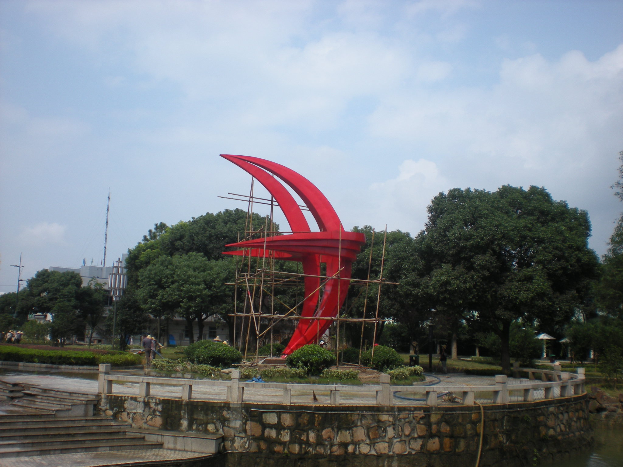 不銹鋼雕塑在環(huán)境中有什么樣的效果？