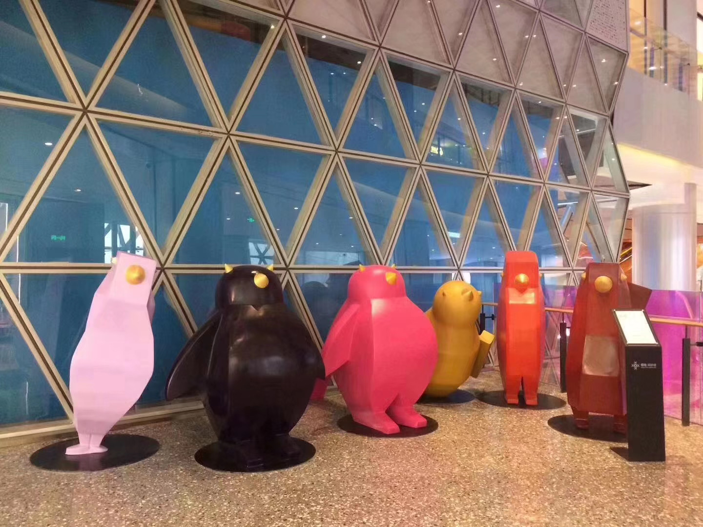 上海玻璃鋼卡通雕塑哪家好？