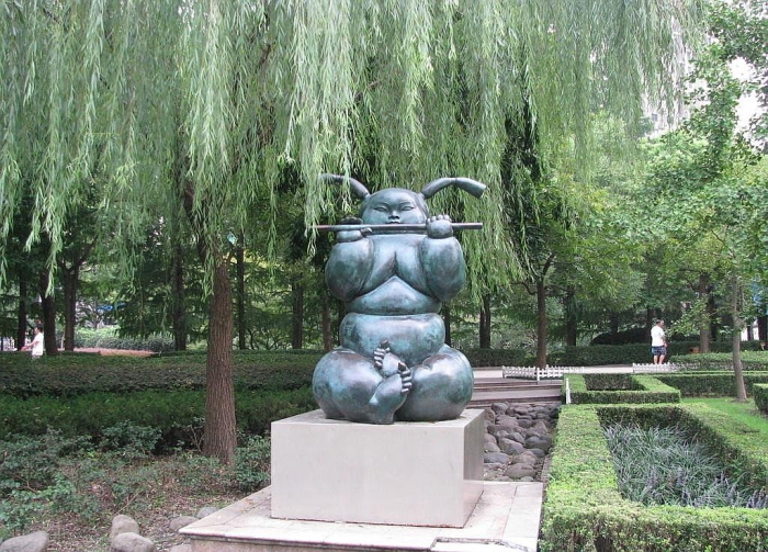 玻璃鋼雕塑如何體現出藝術(shù)性